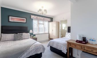 Room in Guest Room - Family Room with Private Bathroom