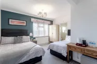 Room in Guest Room - Family Room with Private Bathroom