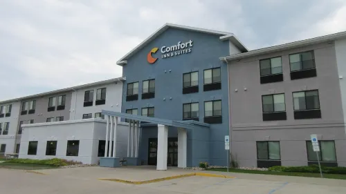 Comfort Inn & Suites Grand Forks Near Alerus Center - 3-Star