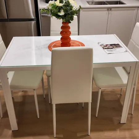 Modern Retreat in Surrey Stylish Apartment with Full Accessibility