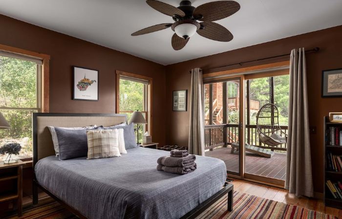 Entire Cabin in Lost River w/ fire pit + pet friendly!