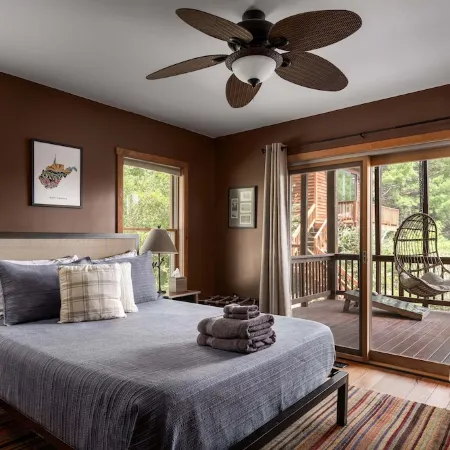Entire Cabin in Lost River w/ fire pit + pet friendly!