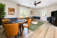Modern Forest Escape w/ Pickleball, Hot Tub, Sauna, Gym, Fire Pit & Gameroom! - 3 星級