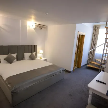Hotel Queen Vera