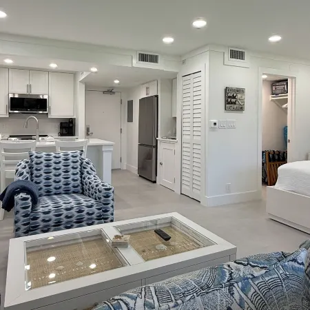 Sanibel Island Studio: Pool Access, Walk to Beach