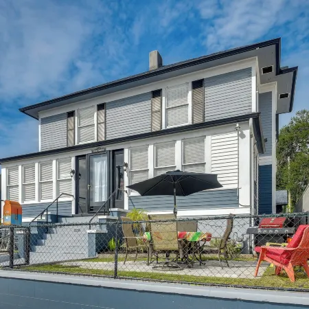 Downtown Daytona Beach Unit: Walk to Halifax River