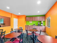 Super 8 by Wyndham Houston/Brookhollow NW カーバック・ブルーイング周辺のホテル