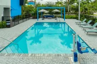Tru by Hilton Miramar - Pool