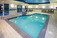 Fairfield Inn & Suites Elizabethtown - parking