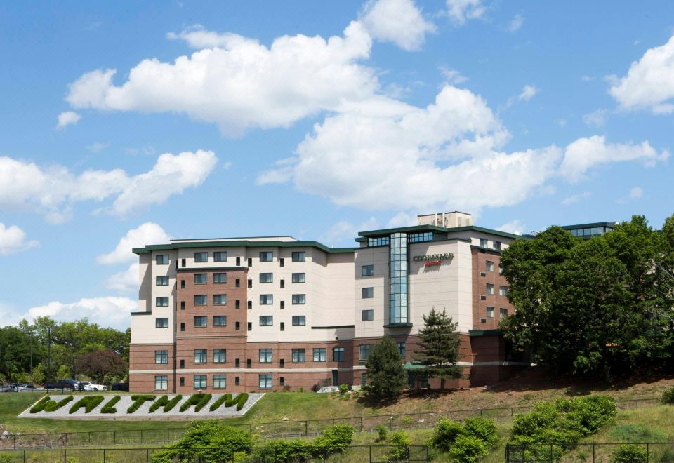 Courtyard by Marriott Boston Waltham - Housity