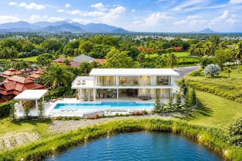 Exclusive Golf Villa at Plam Hill - balcony