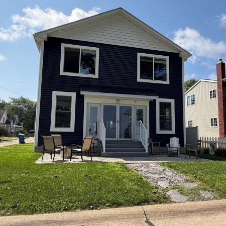 Lakefront home. Beach & park access. 8 miles to Cedar Point. 4 bedrooms 3 baths.