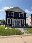 Lakefront home. Beach & park access. 8 miles to Cedar Point. 4 bedrooms 3 baths. - Wi-Fi