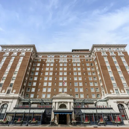 Amway Grand Plaza, Curio Collection by Hilton