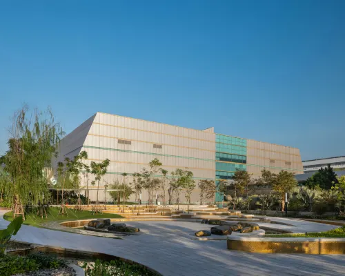 Centara Life Government Complex Hotel & Convention Centre Chaeng Watthana ラックシー周辺のホテル