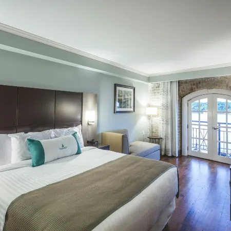 The Cotton Sail Hotel Savannah, Tapestry Collection by Hilton