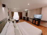 Grand Santhi Hotel Hotels near Six-ways Roundabout