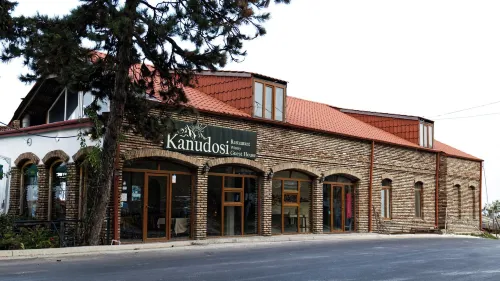 Kanudosi Guest House - parking