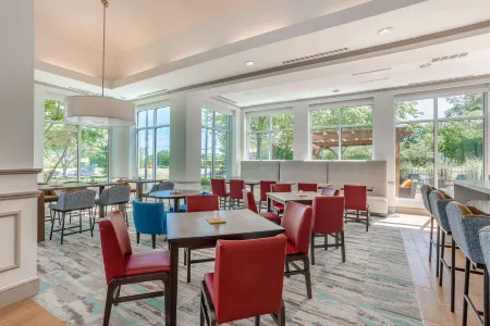 Hilton Garden Inn Cincinnati/Sharonville Отели рядом с достопримечательностью «Уинтон Вудс»