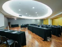 Eurohotel Barcelona Gran via Fira Отели рядом с достопримечательностью «Железнодорожный вокзал Ла-Бонанова»