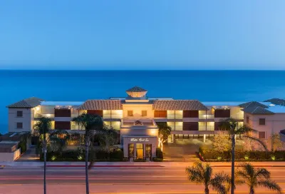 Malibu Beach Inn Hotels near Moona Star