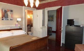 Taylor House Bed and Breakfast - Housity