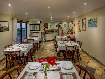 Double Bed and Sleeper Couch, Luxury Room, Business Travel, Near Port Elizabeth