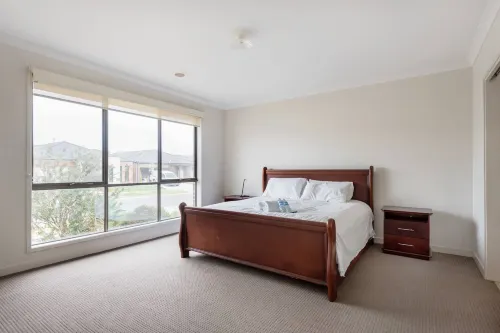 5Br Luxury House 20 Min to CBD Spacious Living