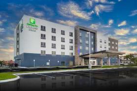 Holiday Inn Express & Suites FORT MYERS AIRPORT by IHG