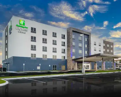 Holiday Inn Express & Suites FORT MYERS AIRPORT by IHG Hotels in Lee County