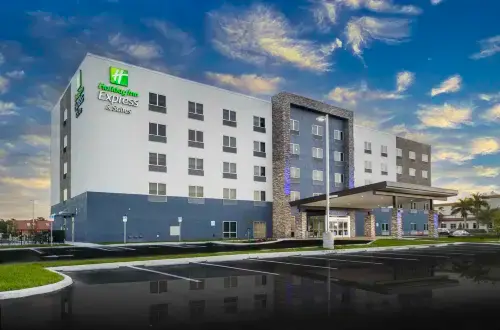 홀리데이 인 익스프레스 & 스위트 포트 마이어스 공항 바이 IHG