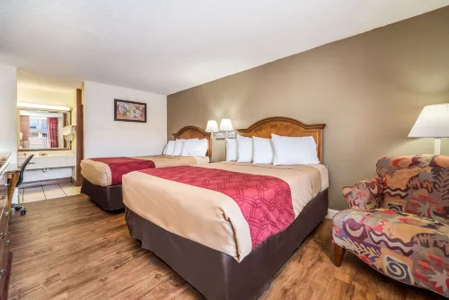 Econo Lodge Inn & Suites Macon West