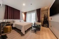 Brown-Dot Hotel