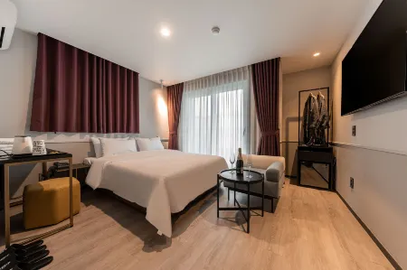 Brown-Dot Hotel