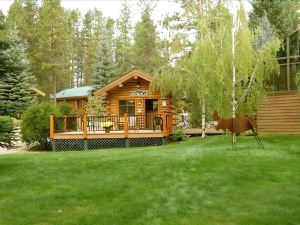 Silverwolf Log Chalet Resort