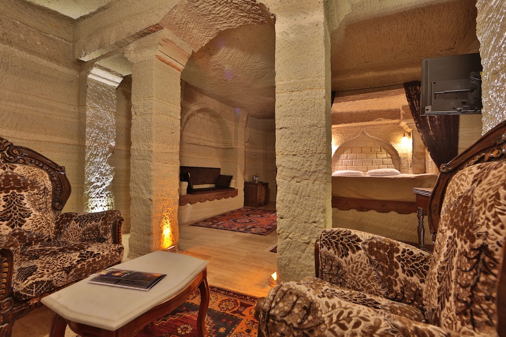 Holiday Cave Hotel