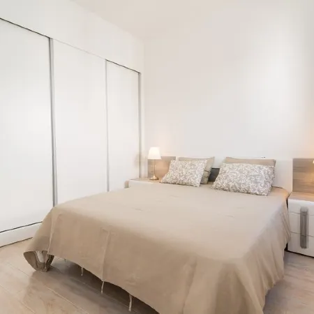 Cozy Fuseta Townhouse with Terrace & Roof Solarium, 5Min to Beach