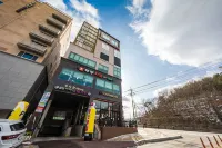 Golden Business Hotel Hotels near Beolcheon Auto Campground
