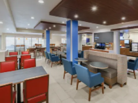 Holiday Inn Express & Suites OAKHURST-YOSEMITE PARK AREA by IHG Hotels in Oakhurst