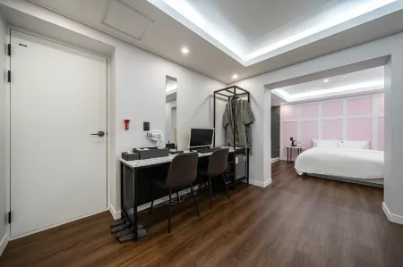 Anseong S Hotel Отели рядом с достопримечательностью «Будда Myeongnyun-dong, Anseong-si, Gyeonggi-do»