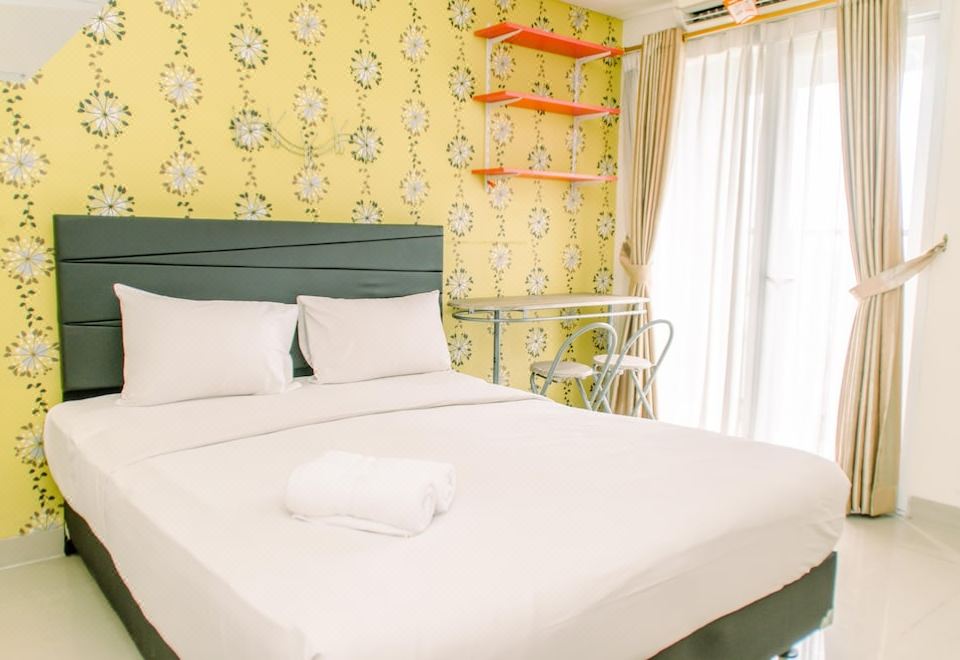 Nice and Elegant Studio at Paramount Skyline Apartment
