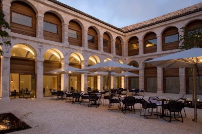 共有エリア パラドール デ アルカラ デ エナーレスの写真