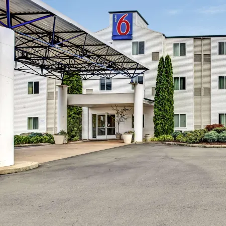 Motel 6 Roseburg, or