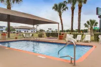 Quality Inn & Suites I-35 Near Frost Bank Center
