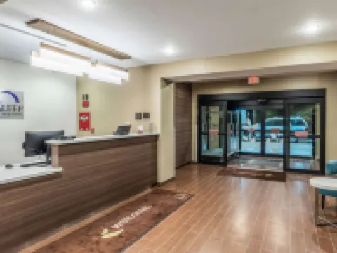 สลีป อินน์แอนด์สวีทส์ ฟอร์ตเวิร์ธ-ฟอสซิลครีก โรงแรมในฟอร์ตเวิร์ธ