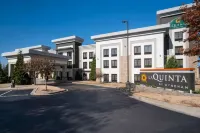 La Quinta Inn & Suites by Wyndham Memphis Wolfchase Hotels near DSW Designer Shoe Warehouse