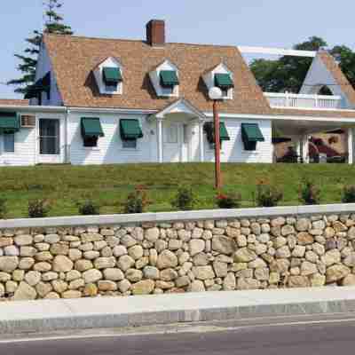 Blue Spruce Inn & Townhouses Hotel Exterior