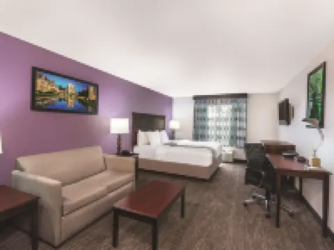 La Quinta Inn & Suites by Wyndham Rome ロームのホテル