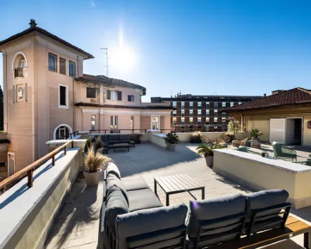 โรงแรมครอสส์ โรงแรมในโรม