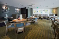 米爾頓凱因斯劇院區普瑞米爾飯店 - 早餐